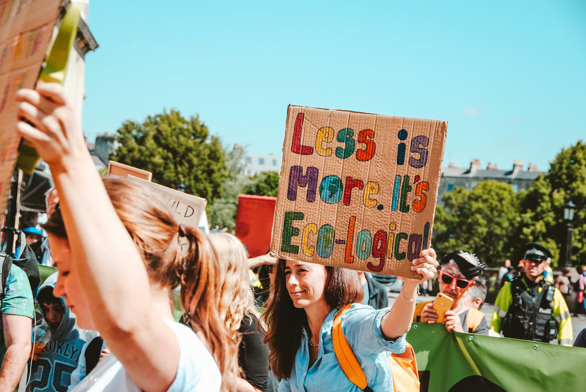 Less is more slogan pour la Slow Fashion durant la Fashion Revolution
